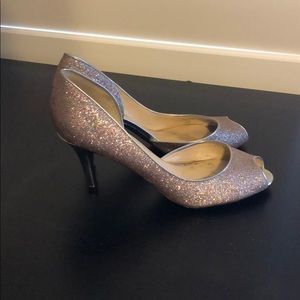 🐣🐰 Beautiful, Classy,Silver, Glitter Pumps